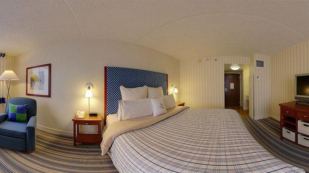 Four Points By Sheraton Airport Hotel 4*